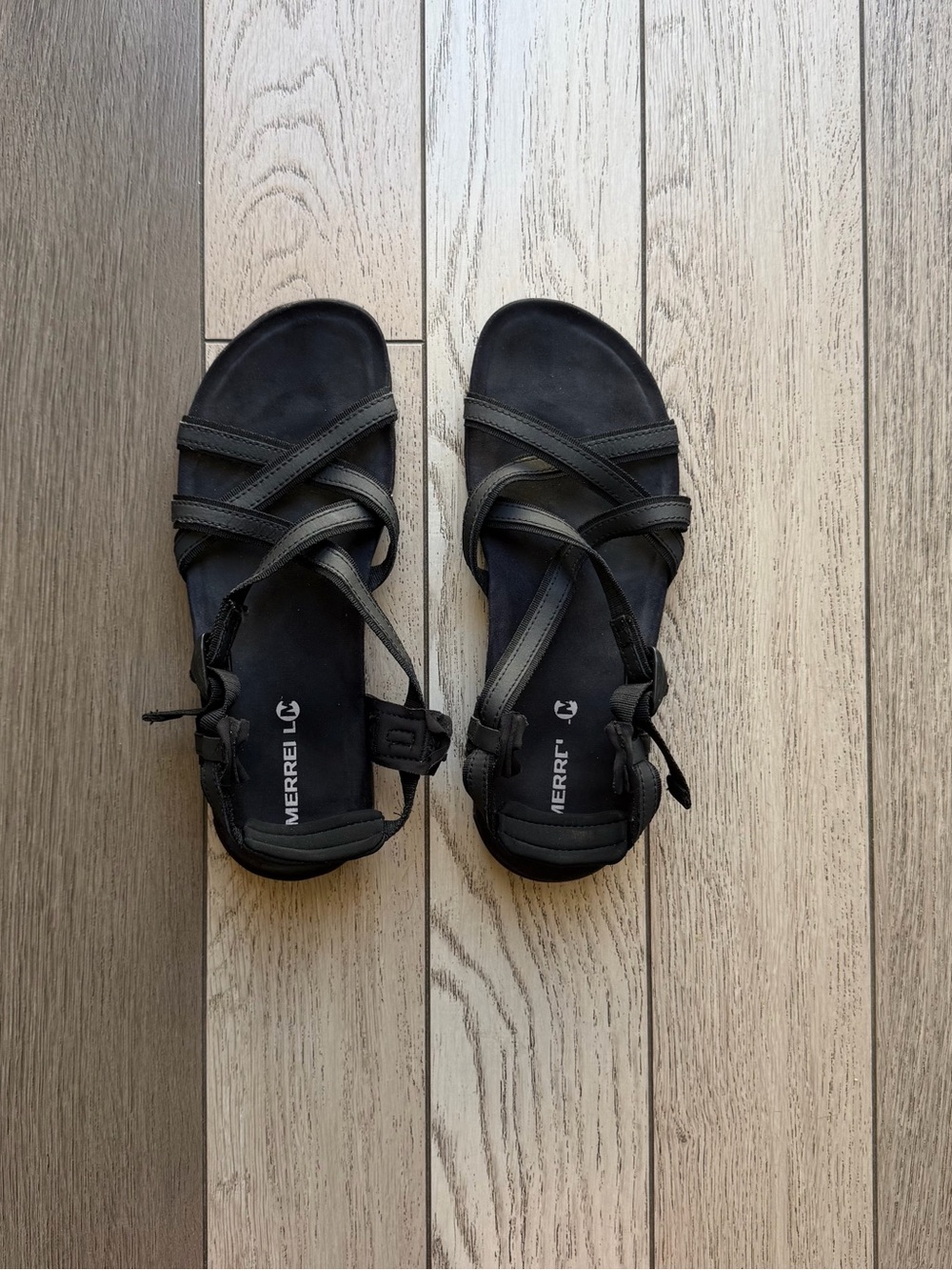 Merrell Women’s Black Cross-Strap Adventure Sandals size 8